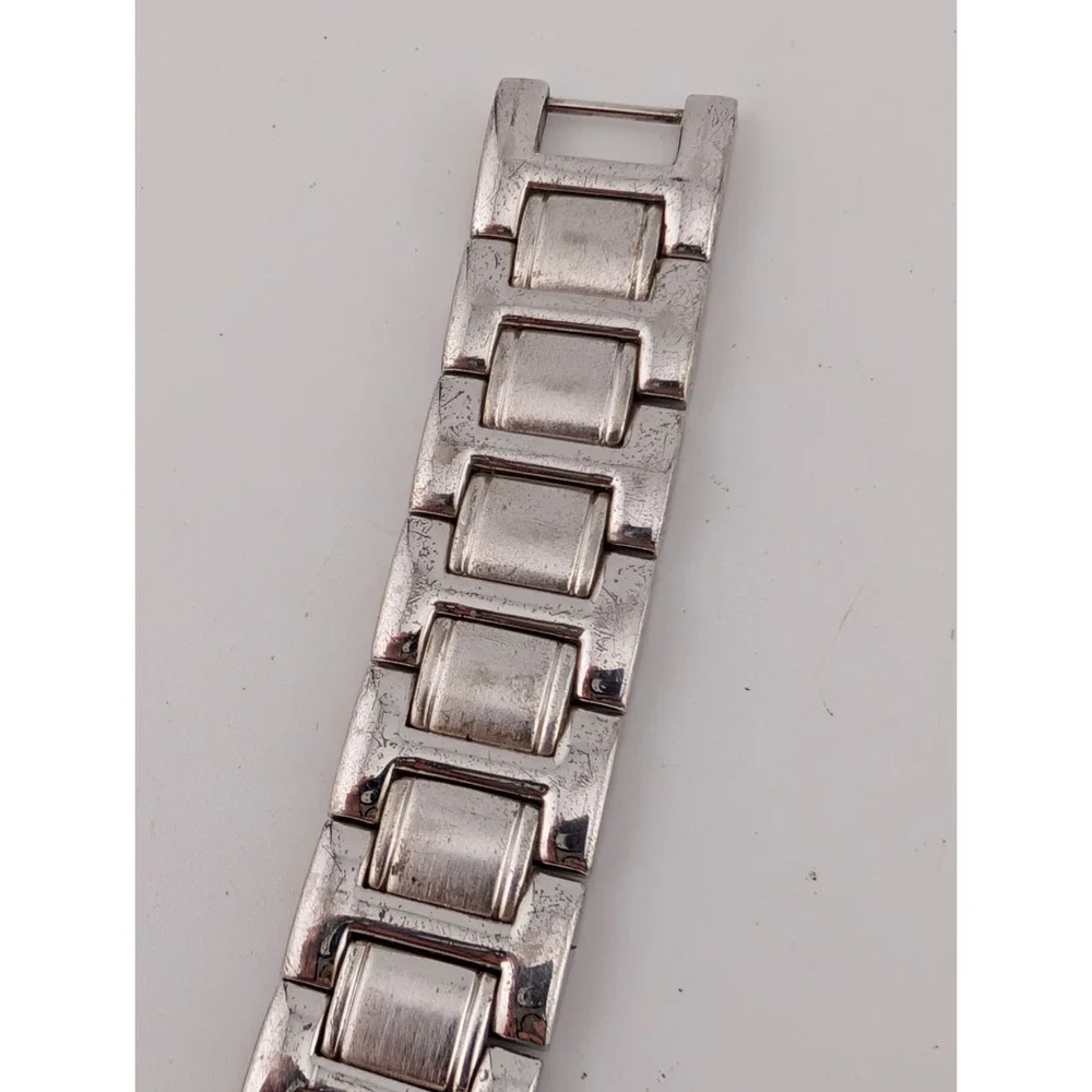 DMQ‎ DQ/1067 Womens Watch 33mm Silver Crystals Bracelet 6.5